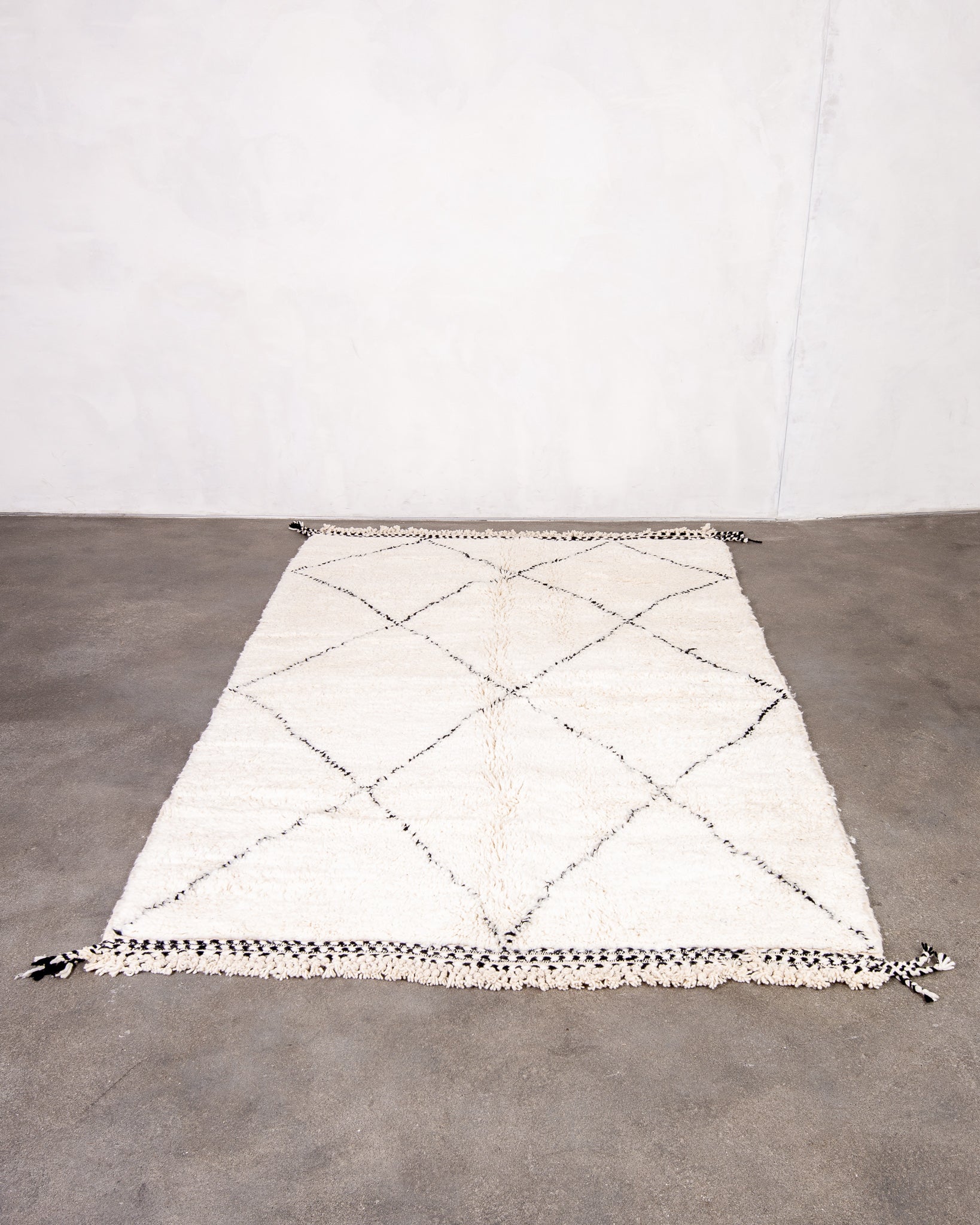 Modern designer handcrafted Berber rug from morocco Beniourain with beautiful colors and patterns